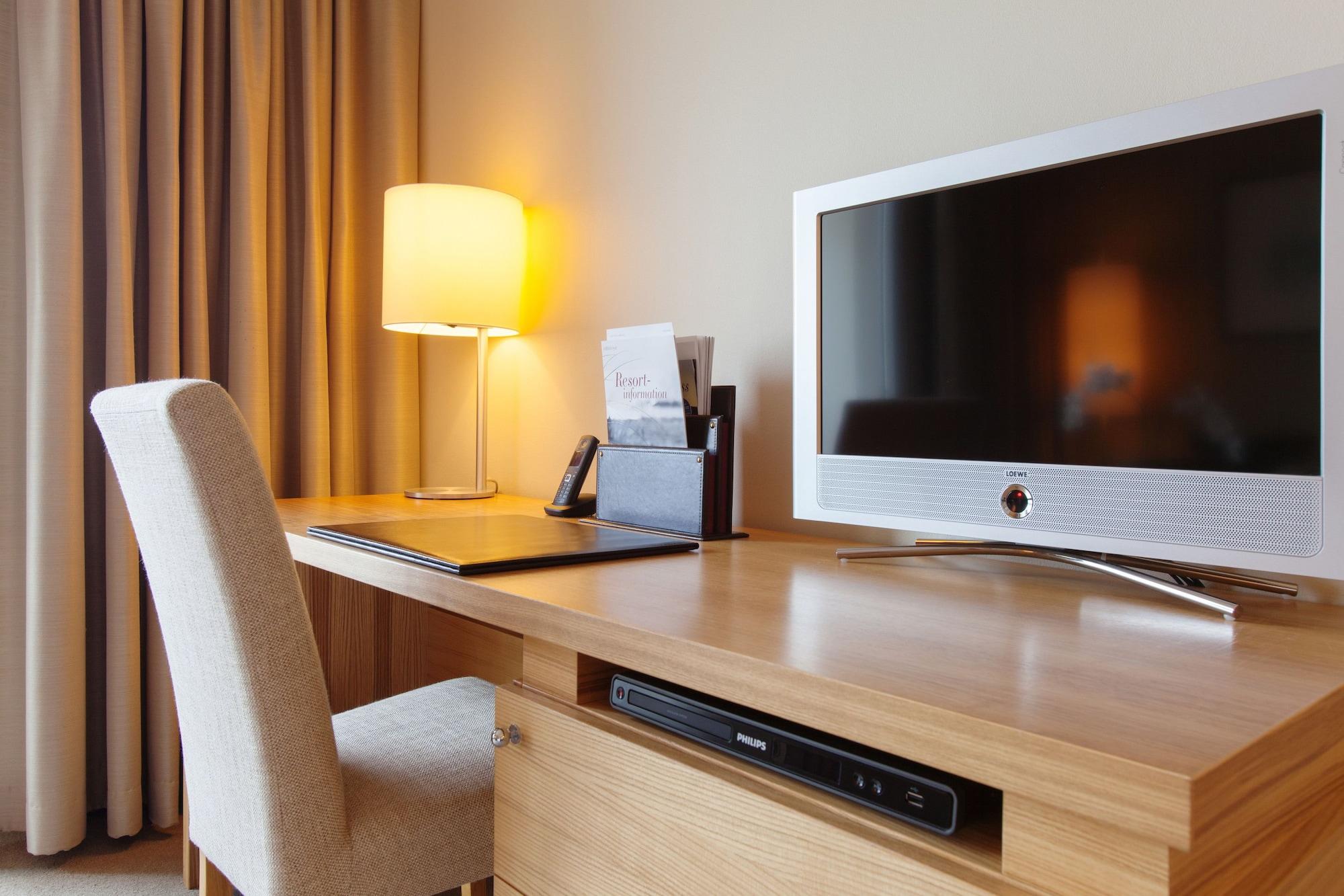 Отель A-Rosa Sylt Лист Экстерьер фото A television in a hotel room
