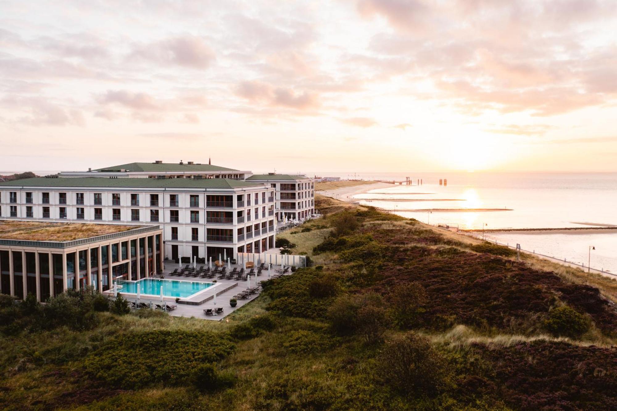 Отель A-Rosa Sylt Лист Экстерьер фото The Grand Hotel Kurhaus Binz
