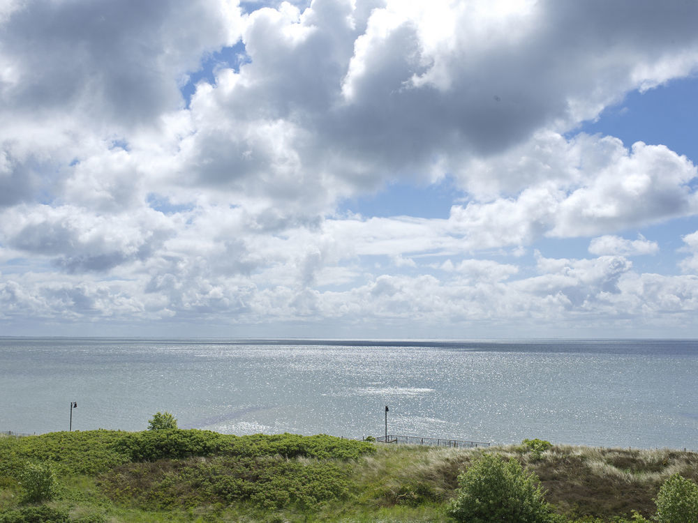 Отель A-Rosa Sylt Лист Экстерьер фото View of the North Sea from the coast of Schleswig-Holstein