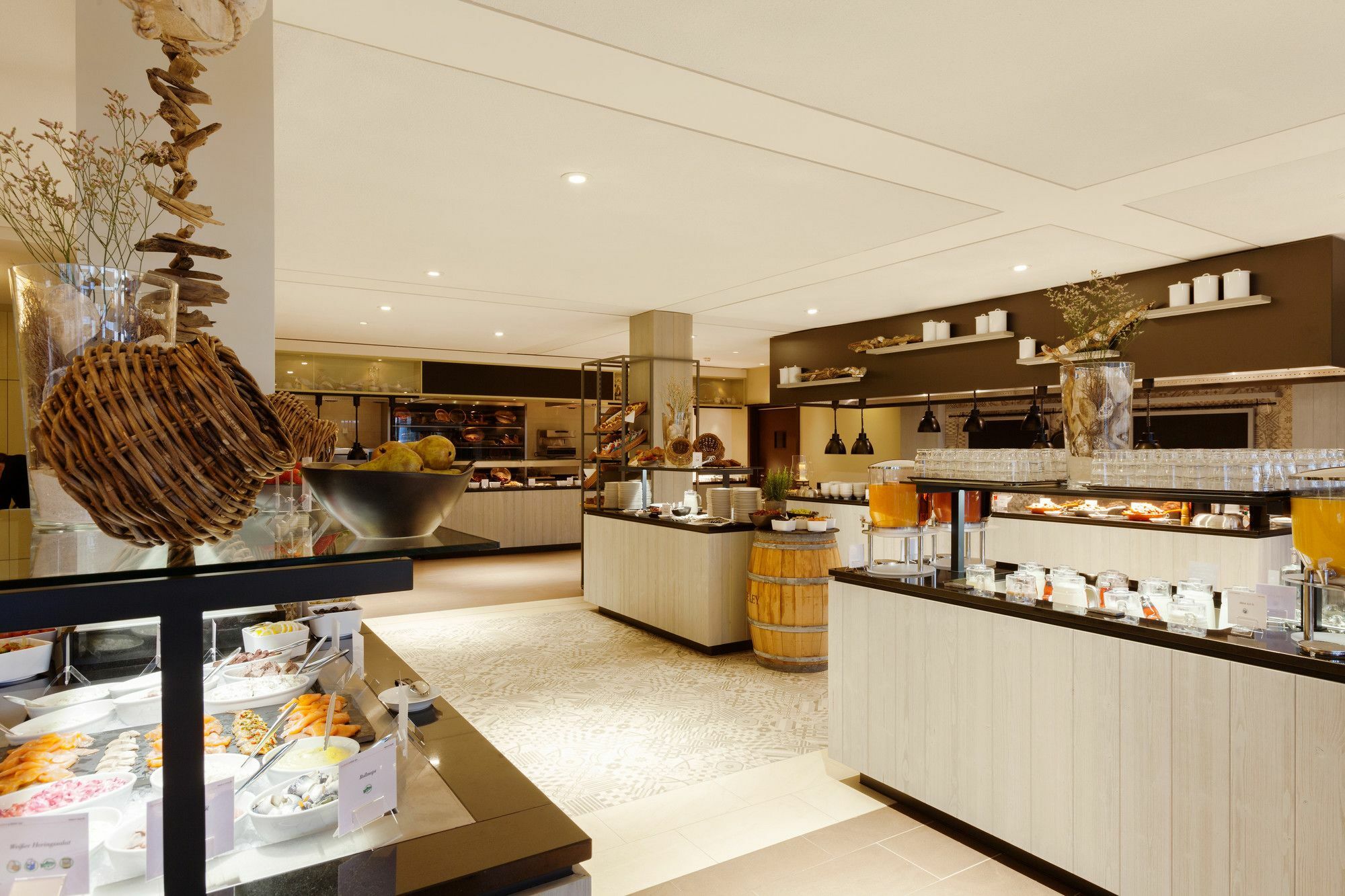 Отель A-Rosa Sylt Лист Экстерьер фото The buffet at the hotel