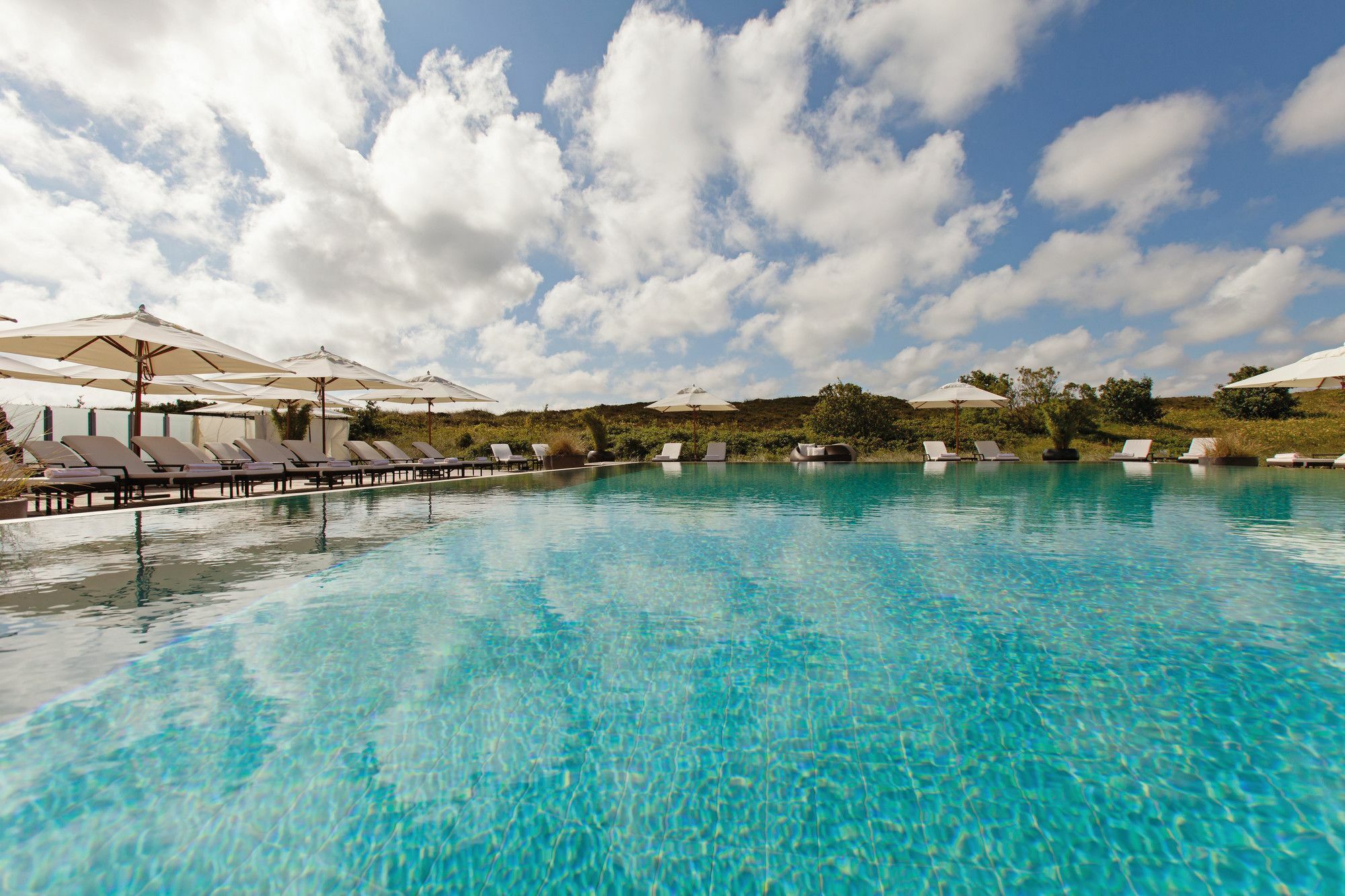 Отель A-Rosa Sylt Лист Экстерьер фото The pool at the hotel